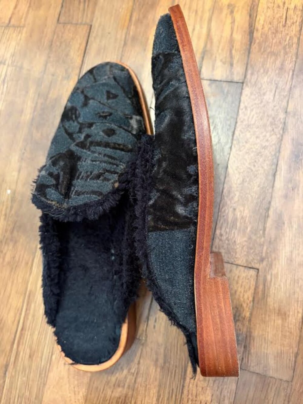 FREE PEOPLE Faux Shoes VELVET BLACK SIZE 7 - Picture 3 of 10